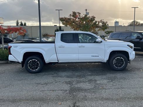 New 2025 Toyota Tacoma TRD Sport image 7