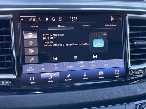 Used 2024 Chrysler Pacifica Touring-L image 16