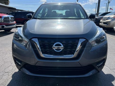 Used 2018 Nissan Kicks SR FWD image 3
