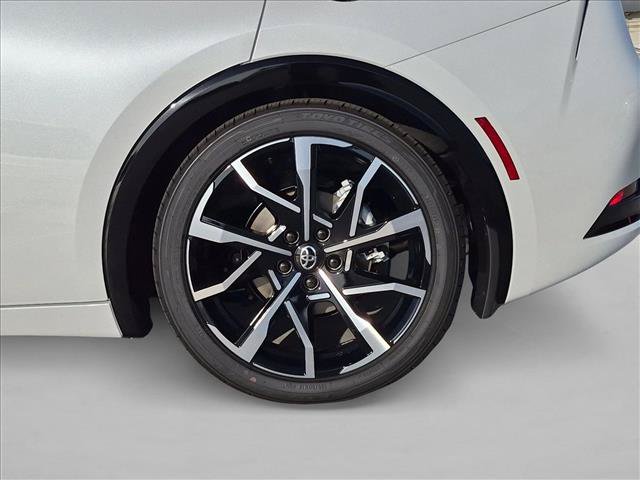 New 2027 Toyota Prius Plug-In Hybrid FWD image 10