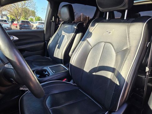 Used 2020 Chrysler Pacifica Limited w/ Advanced Safetytec Group FWD image 15
