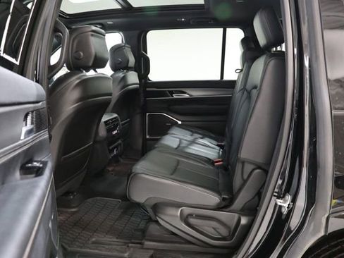 Used 2025 Jeep Wagoneer 4WD w/ Premium Group I image 33