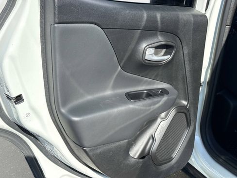 Used 2023 Jeep Renegade Latitude AWD/4WD image 14