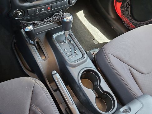 Used 2013 Jeep Wrangler Unlimited Sport image 15