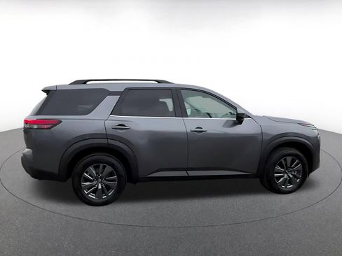 Used 2025 Nissan Pathfinder SV image 16