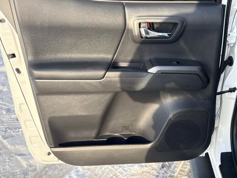 Used 2023 Toyota Tacoma TRD Sport image 11