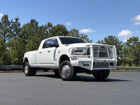 Used 2022 RAM 3500 Laramie AWD/4WD image 2