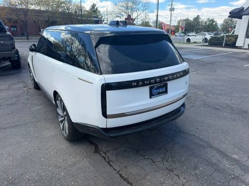 Used 2025 Land Rover Range Rover SV image 3