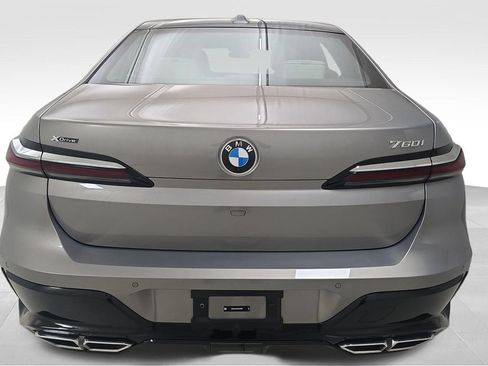 Certified 2023 BMW 760i xDrive w/ Luxury Rear Seating Package AWD/4WD image 8