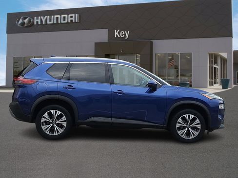 Used 2021 Nissan Rogue SV w/ Premium Package image 8