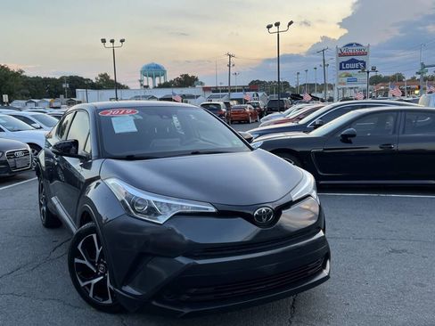 Used 2019 Toyota C-HR XLE image 9