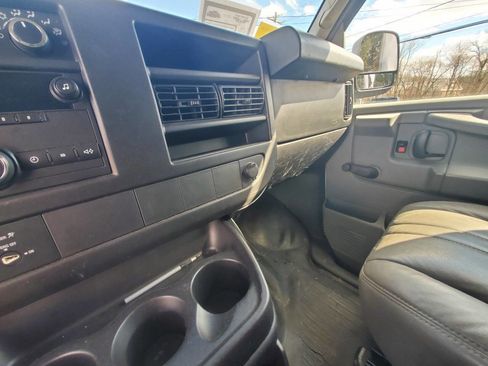 Used 2011 Chevrolet Express 2500 2500 3dr Cargo Van w/ 1WT image 17