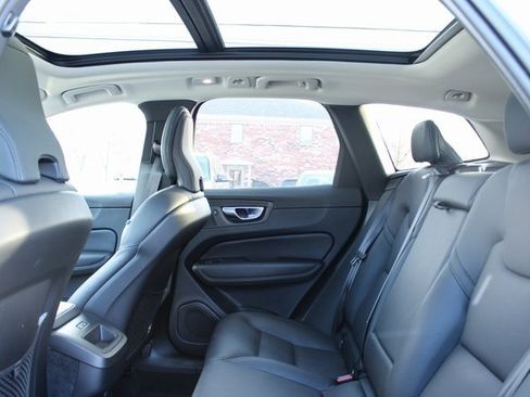 Used 2025 Volvo XC60 B5 Plus image 33