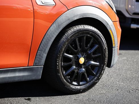 Used 2019 MINI Cooper 2-Door Hardtop w/ Storage Package image 5