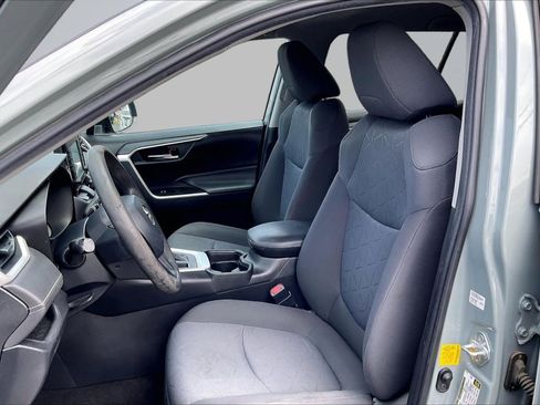 Used 2020 Toyota RAV4 XLE w/ All Weather Liner Package FWD image 25