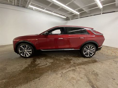 Certified 2025 Cadillac Lyriq Luxury w/ LPO, Floor Liner Package image 3