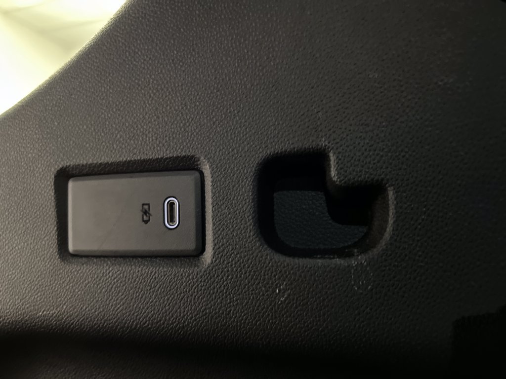 Used 2025 GMC Yukon XL Denali RWD image 41