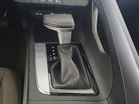 Used 2025 Hyundai Elantra SE FWD image 25