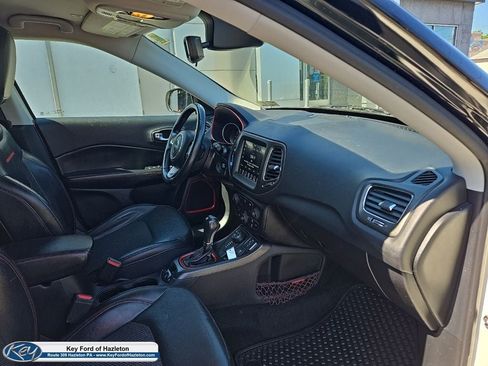 Used 2019 Jeep Compass Trailhawk AWD/4WD image 18