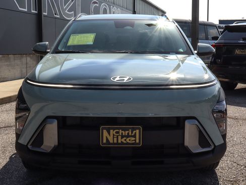 Used 2025 Hyundai Kona SEL FWD image 2