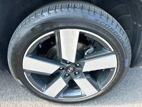 Used 2024 Hyundai Santa Fe Limited AWD/4WD image 32