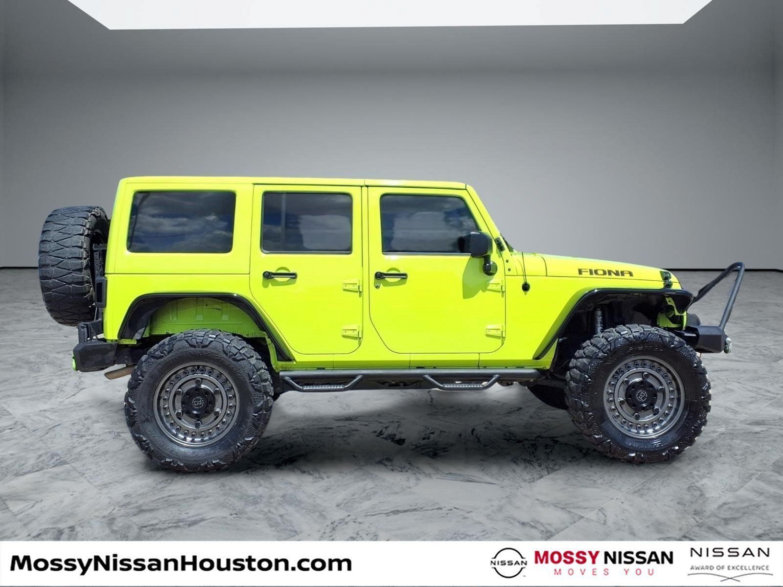 Used 2016 Jeep Wrangler Unlimited Rubicon w/ Connectivity Group AWD/4WD image 8