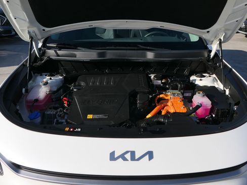 Used 2023 Kia Niro EX image 28