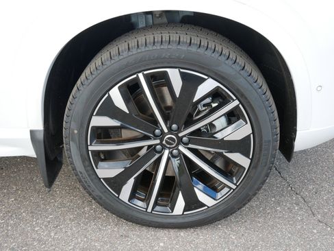 New 2026 Volvo XC90 T8 Plus w/ Protection Package Premier AWD/4WD image 4