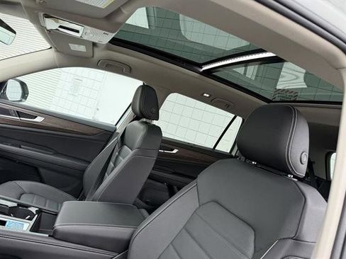 New 2025 Volkswagen Atlas SEL image 18