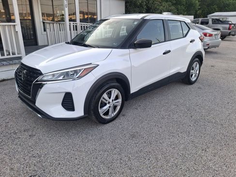 Used 2021 Nissan Kicks S FWD image 1