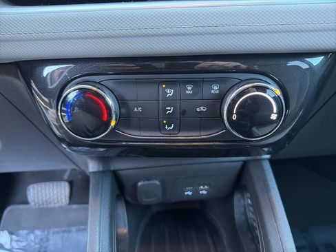 Used 2025 Chevrolet TrailBlazer LT image 24