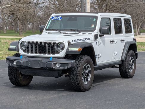 Used 2025 Jeep Wrangler Unlimited Rubicon 4xe w/ Convenience Group AWD/4WD image 3