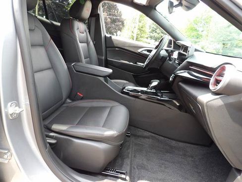 Certified 2024 Chevrolet Trax RS w/ Sunroof Package FWD image 37