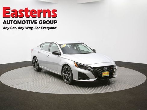 Used 2023 Nissan Altima 2.5 SR FWD image 46