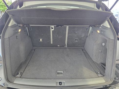 Used 2017 Audi Q5 2.0T Premium image 11