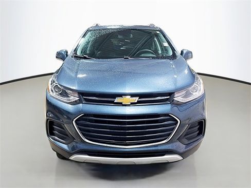 Used 2022 Chevrolet Trax LT w/ LT Convenience Package image 3
