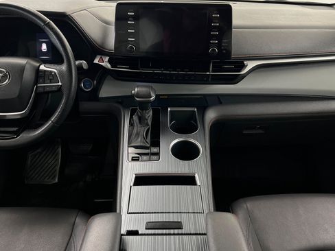 Used 2023 Toyota Sienna XSE w/ XSE Plus Package FWD image 13