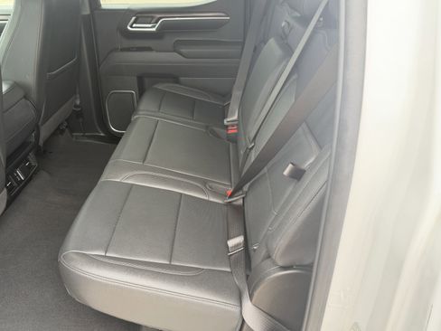 Used 2025 GMC Sierra 1500 SLT RWD image 29