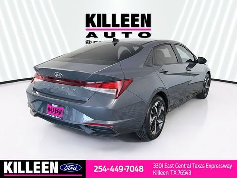 Used 2023 Hyundai Elantra SEL w/ Convenience Package FWD image 9