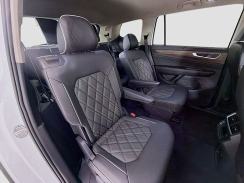 Used 2025 Volkswagen Atlas SEL Premium R-Line image 31