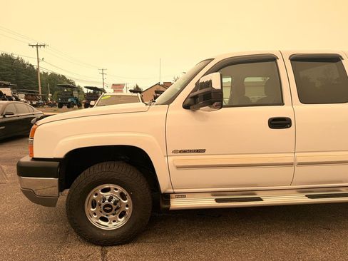 Used 2004 Chevrolet Silverado 2500 LS w/ Skid Plate Package AWD/4WD image 10