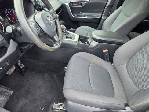 Used 2021 Toyota RAV4 LE image 6