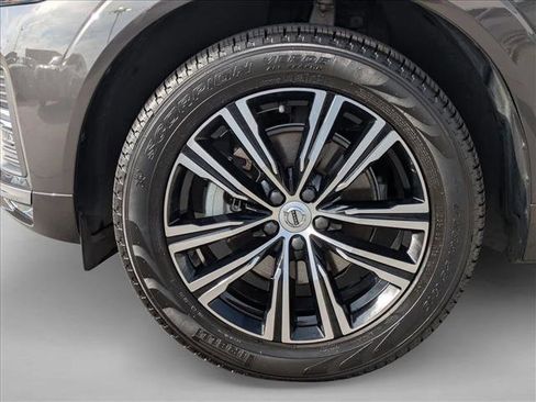 Used 2022 Volvo XC60 B5 Inscription image 25