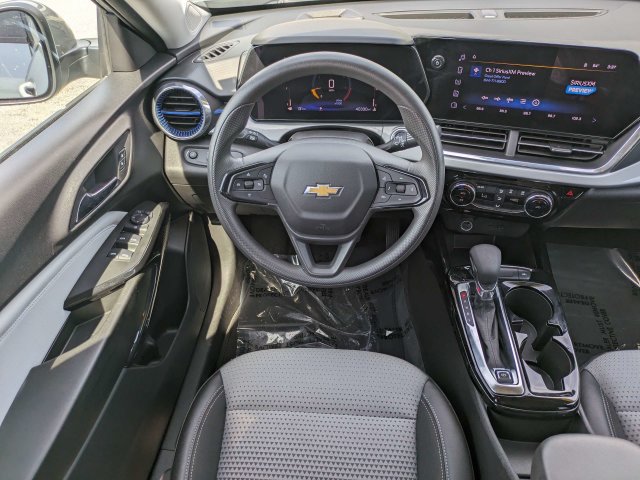 Used 2025 Chevrolet Trax LT FWD image 16