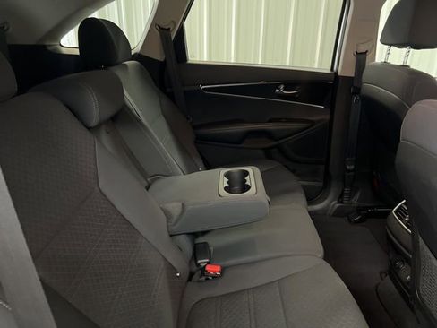 Used 2018 Kia Sorento LX w/ LX V6 Convenience Package image 19