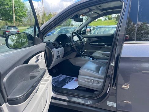 Used 2017 Honda Pilot Touring image 9