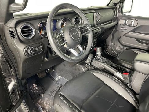 Used 2018 Jeep Wrangler Unlimited Sahara AWD/4WD image 3