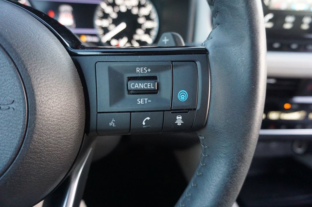 Used 2023 Nissan Rogue SL w/ SL Premium Package FWD image 9