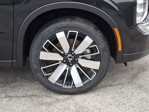 New 2025 Mitsubishi Outlander SE image 10