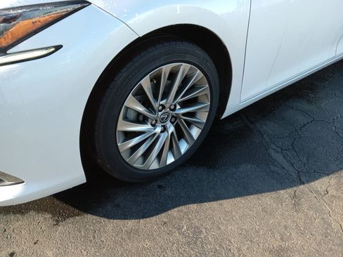 Used 2022 Lexus ES 350 Ultra Luxury w/ Accessory Package image 6